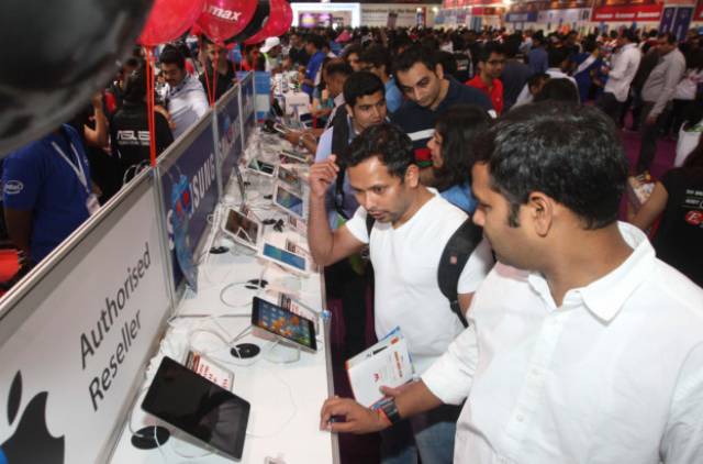 Gitex last-minute price-cut frenzy: BlackBerry Z10 @ Dh600; Nokia X for Dh99